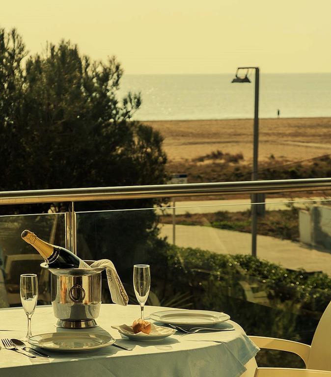 Apartaments Maritim Castelldefels Exterior photo