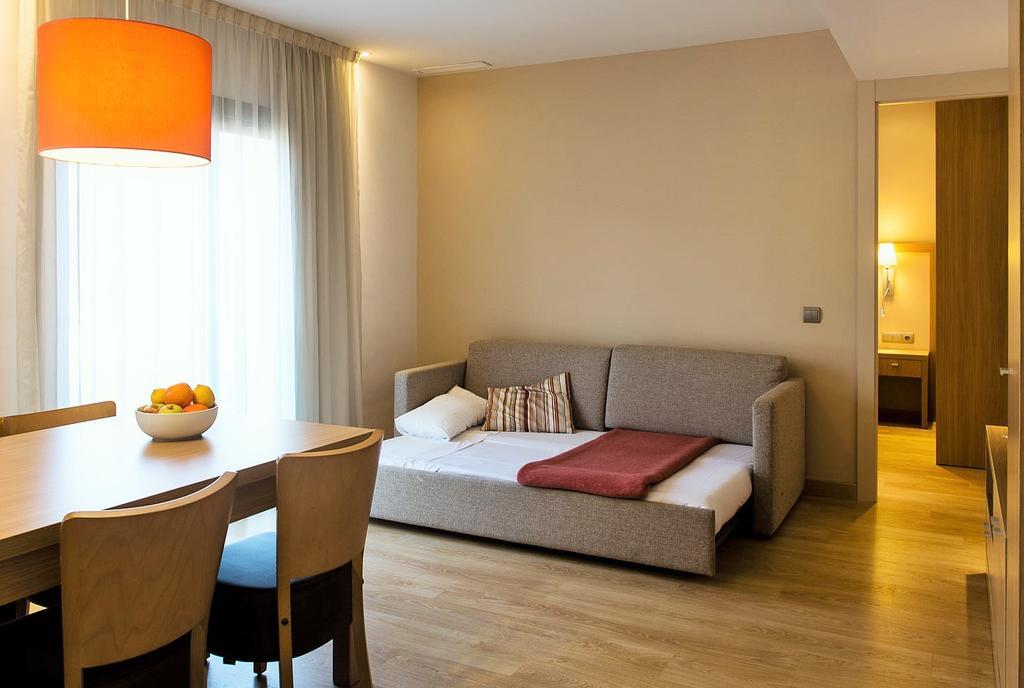 Apartaments Maritim Castelldefels Exterior photo