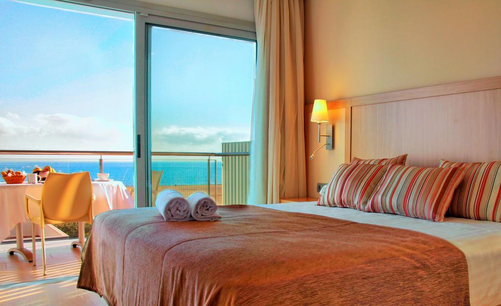 Apartaments Maritim Castelldefels Exterior photo