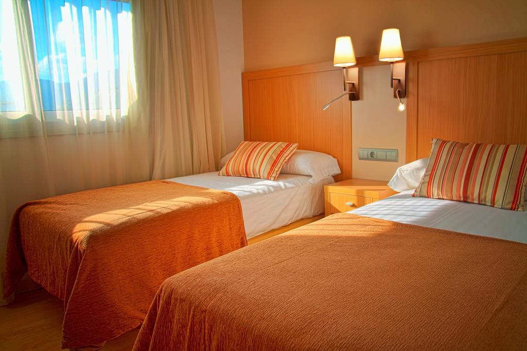 Apartaments Maritim Castelldefels Exterior photo