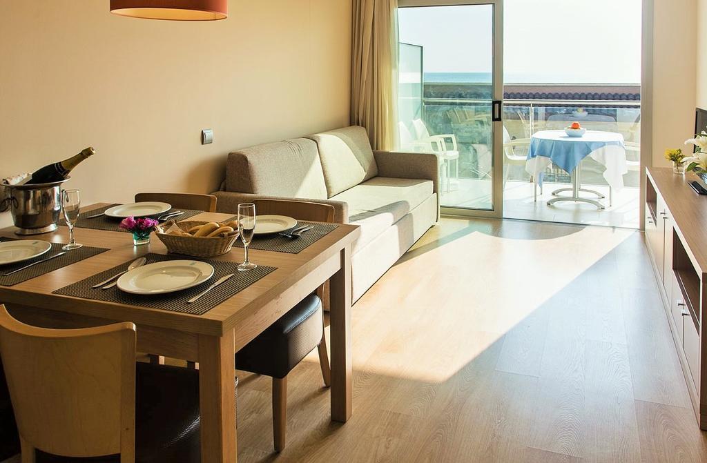 Apartaments Maritim Castelldefels Exterior photo