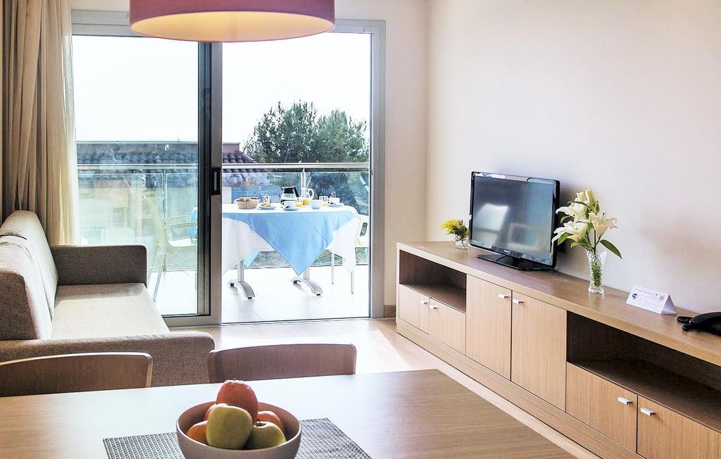 Apartaments Maritim Castelldefels Exterior photo