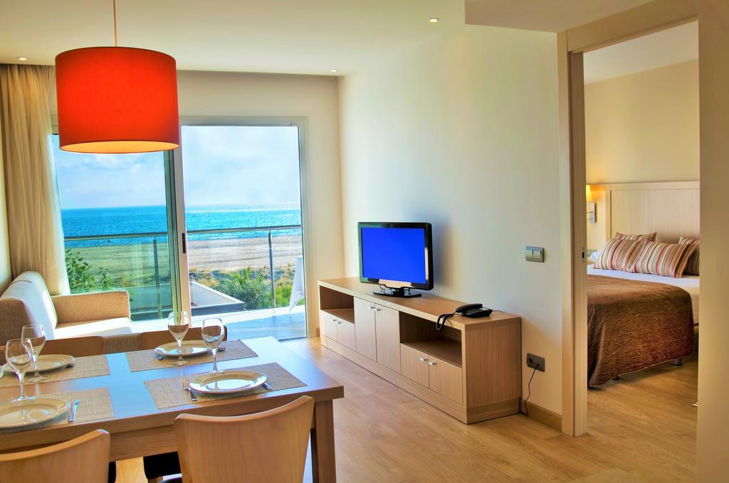 Apartaments Maritim Castelldefels Exterior photo