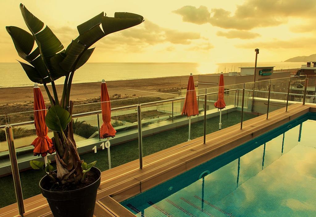 Apartaments Maritim Castelldefels Exterior photo
