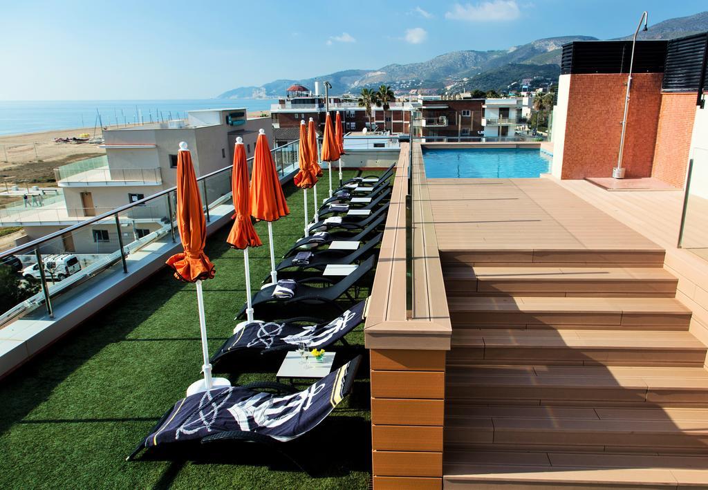 Apartaments Maritim Castelldefels Exterior photo
